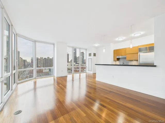$2,250,000 | 10 West End Avenue, Unit 20B | Upper West Side