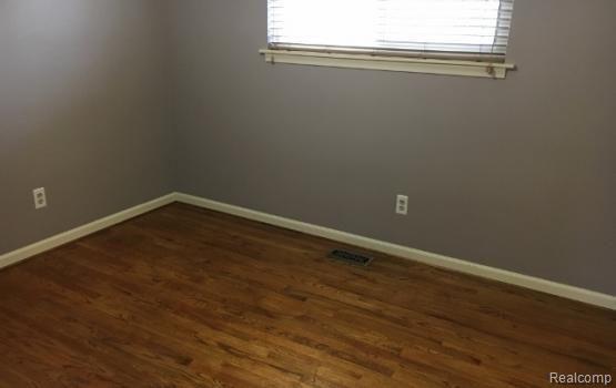 30461 Ridgefield Avenue Warren, MI 48088 - Photo 10 of 17 bedroom 2.jpg