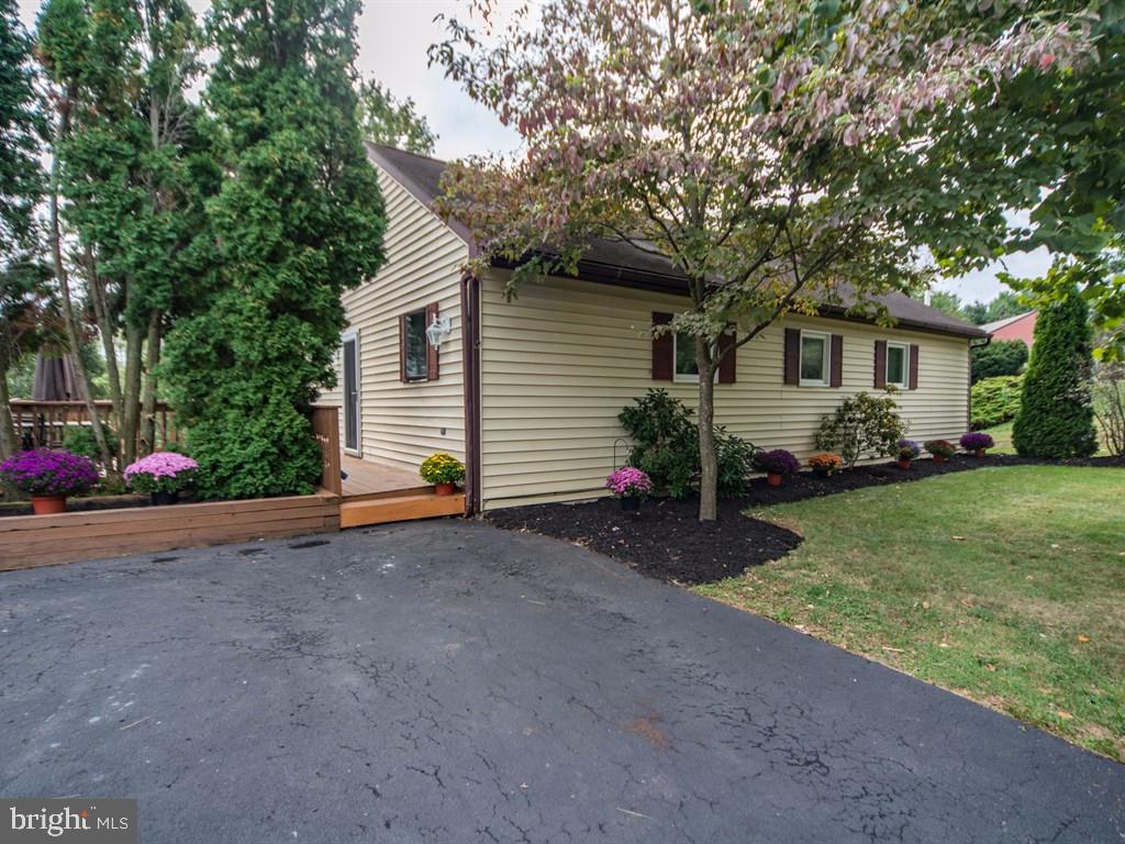 3 Lissann Lane Lititz, PA 17543 - Photo 1 of 28 Gallery Image 1
