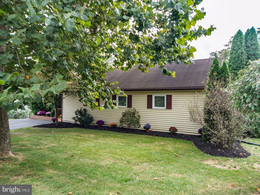 3 Lissann Lane Lititz, PA 17543 - Photo 3 of 28 Gallery Image 3