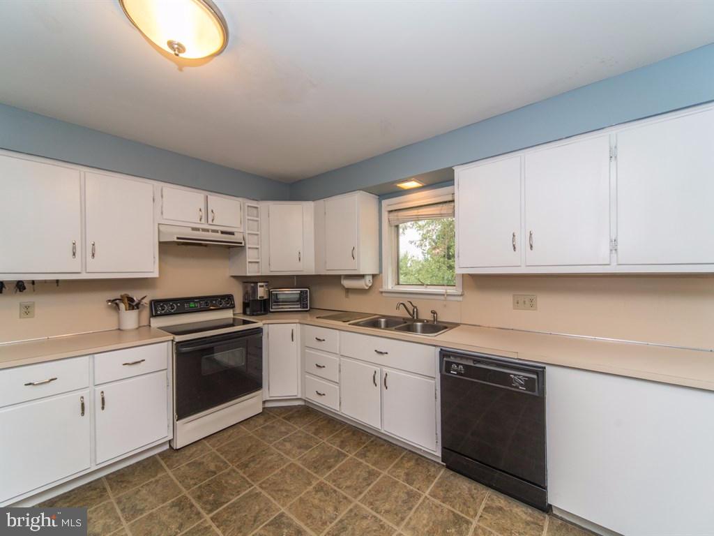 3 Lissann Lane Lititz, PA 17543 - Photo 6 of 28 Gallery Image 6