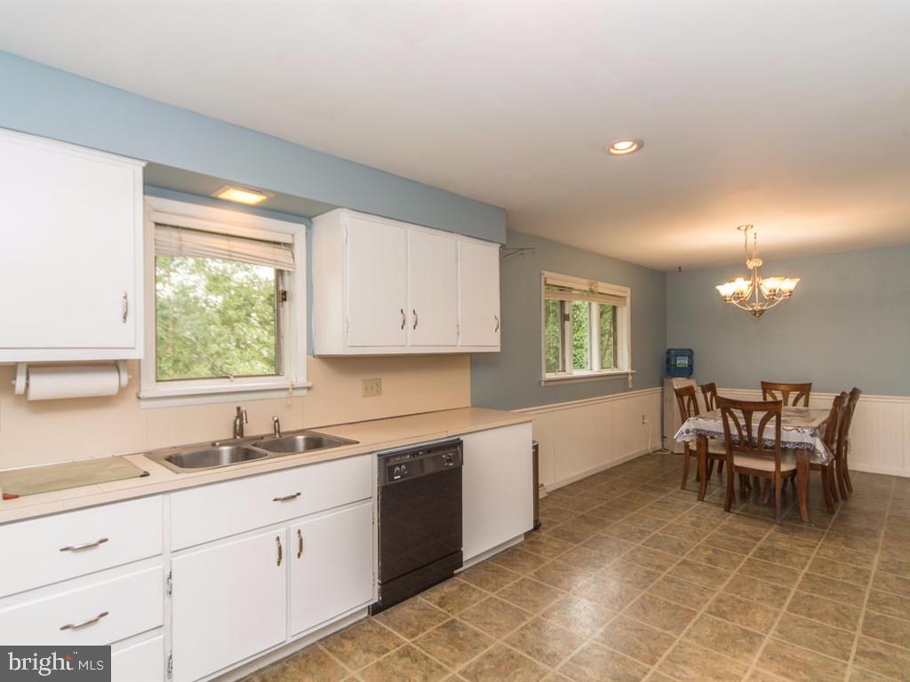 3 Lissann Lane Lititz, PA 17543 - Photo 7 of 28 Gallery Image 7