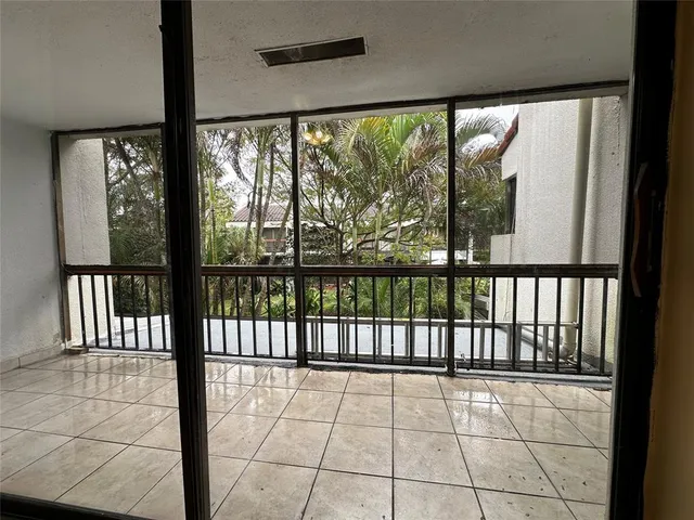 $2,000 | 6630 Racquet Club Drive, Unit 163, Lauderhill, FL 33319