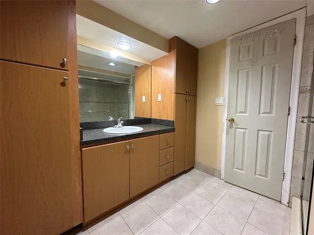 $2,000 | 6630 Racquet Club Drive, Unit 163, Lauderhill, FL 33319