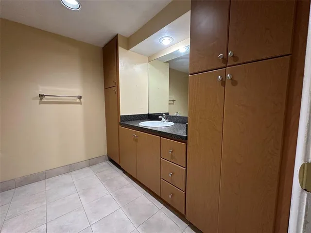 $2,000 | 6630 Racquet Club Drive, Unit 163, Lauderhill, FL 33319