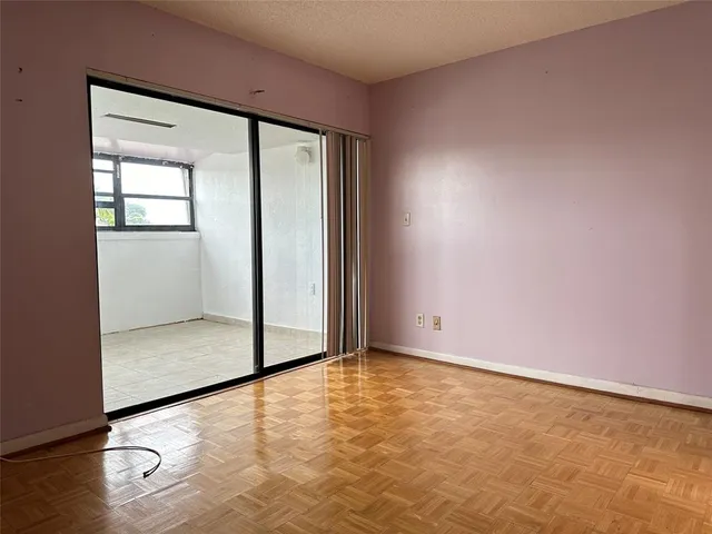 $2,000 | 6630 Racquet Club Drive, Unit 163, Lauderhill, FL 33319