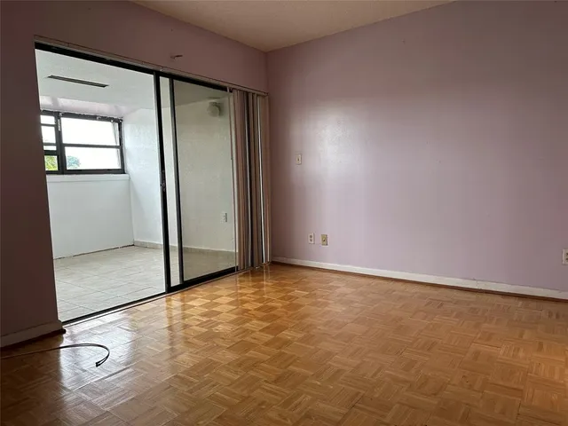 $2,000 | 6630 Racquet Club Drive, Unit 163, Lauderhill, FL 33319