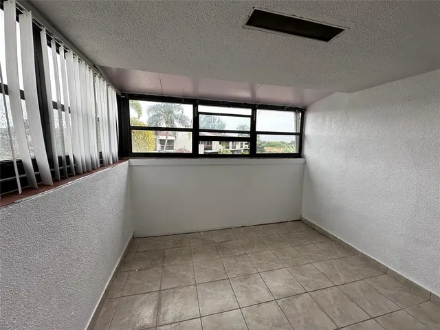 $2,000 | 6630 Racquet Club Drive, Unit 163, Lauderhill, FL 33319