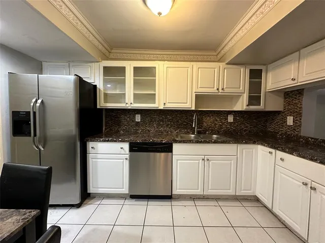 $2,000 | 6630 Racquet Club Drive, Unit 163, Lauderhill, FL 33319