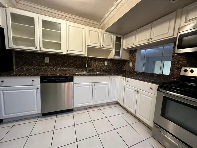 $2,000 | 6630 Racquet Club Drive, Unit 163, Lauderhill, FL 33319