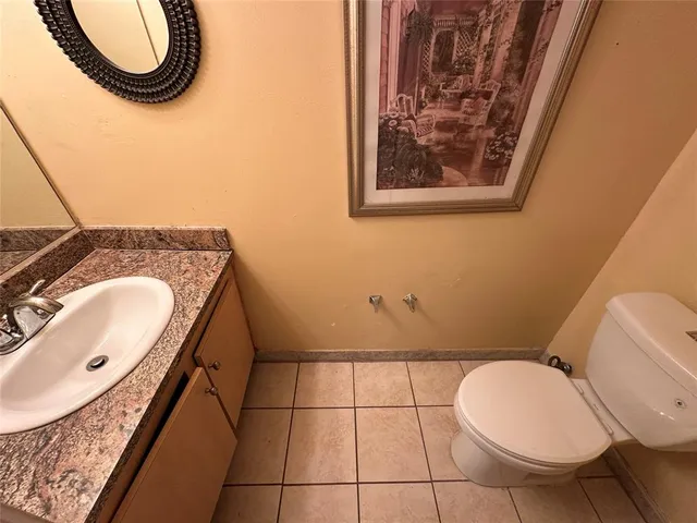 $2,000 | 6630 Racquet Club Drive, Unit 163, Lauderhill, FL 33319