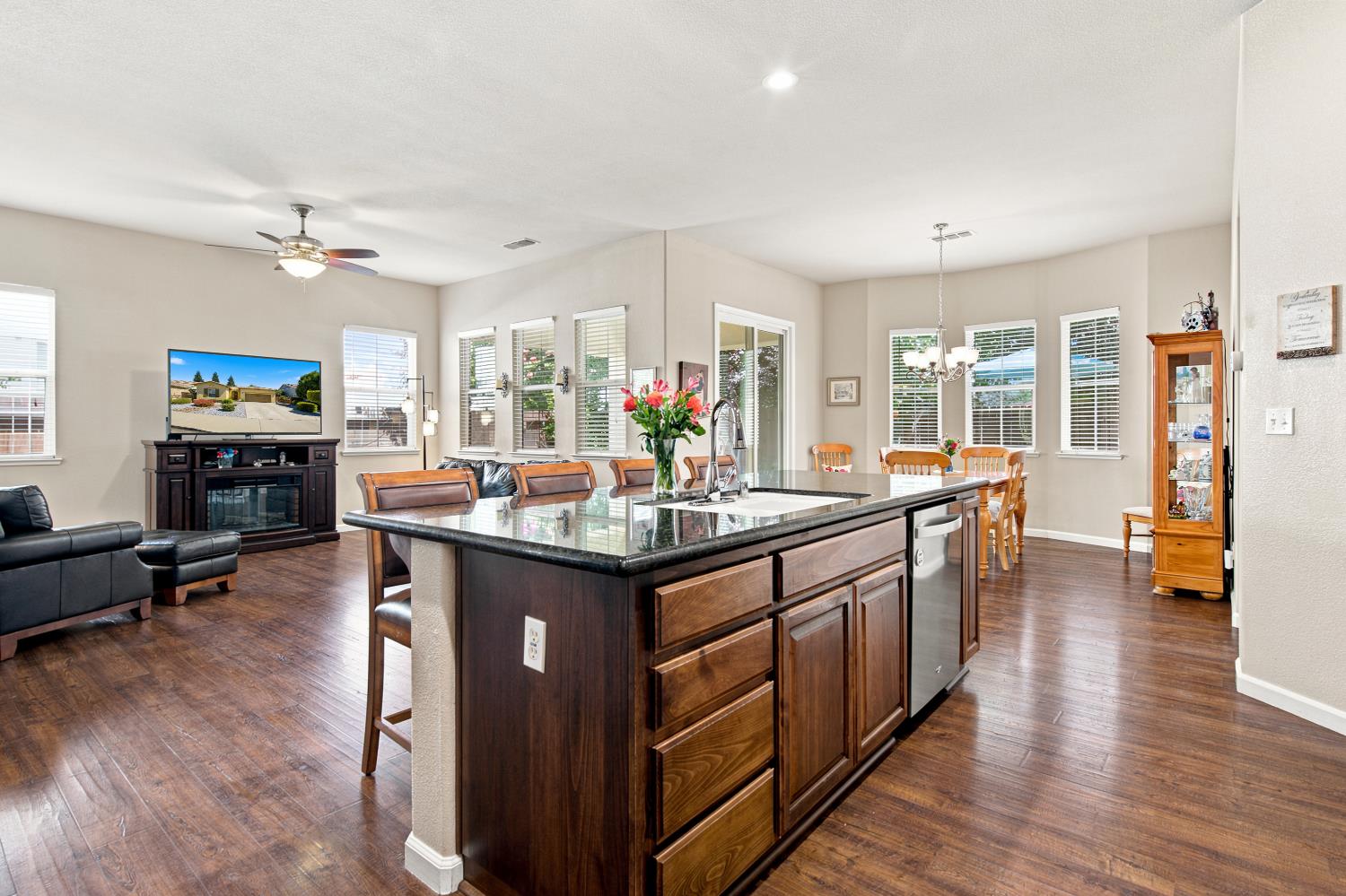 671 Cathedral Way Tracy, CA 95304 - Photo 19 of 38