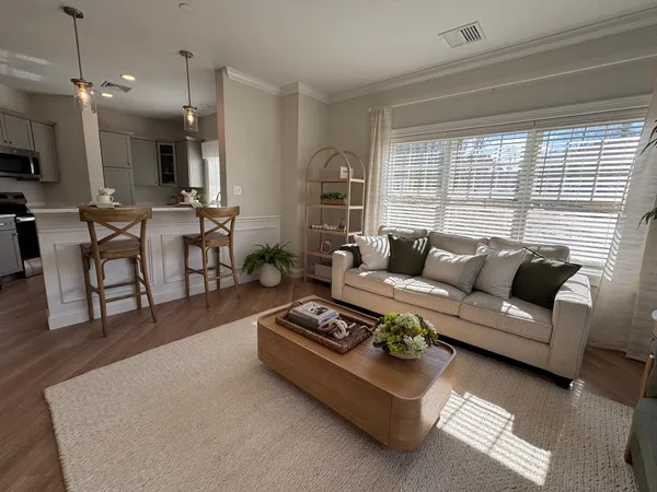 $3,650 | 74 Rockingham Road, Unit 102, Derry, NH 03038