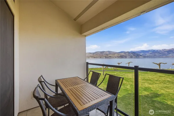 $859,000 | 100 Lake Chelan Shores Drive, Unit 38, Chelan, WA 98816