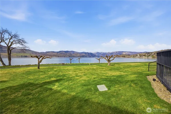 $859,000 | 100 Lake Chelan Shores Drive, Unit 38, Chelan, WA 98816