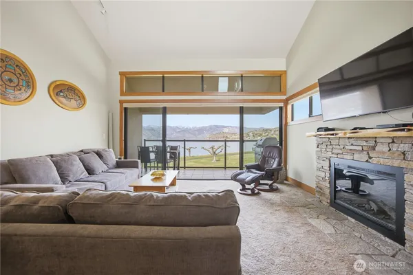 $859,000 | 100 Lake Chelan Shores Drive, Unit 38, Chelan, WA 98816