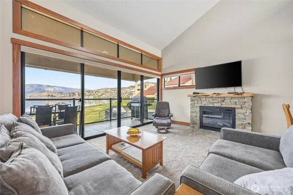 $859,000 | 100 Lake Chelan Shores Drive, Unit 38, Chelan, WA 98816