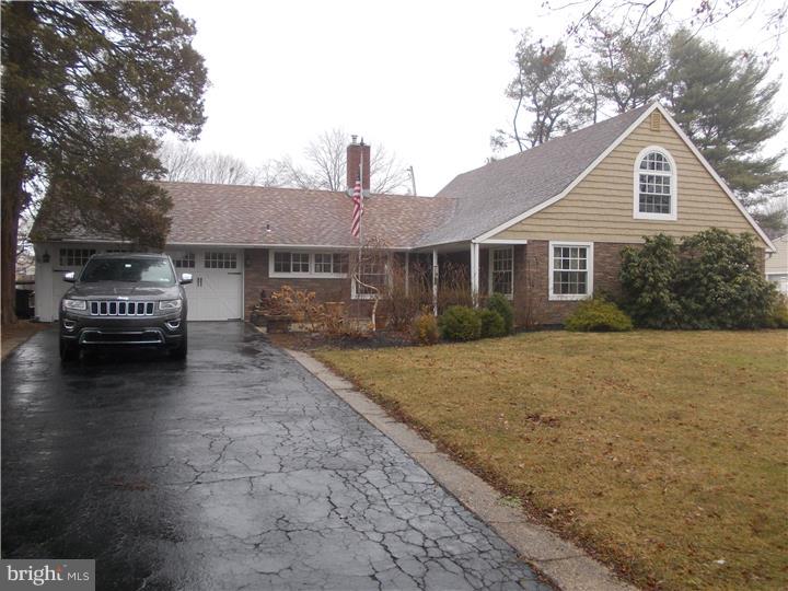 24 Red Berry Road Levittown, PA 19056 - Photo 3 of 22 Driveway