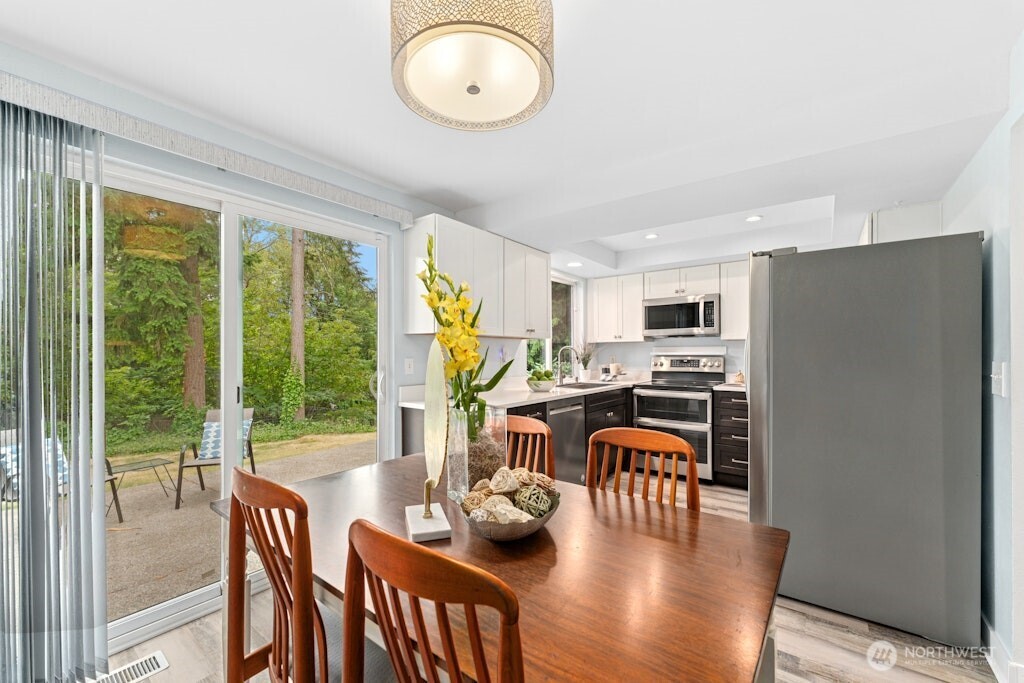13621 Southeast 173rd Place Renton, WA 98058 - Photo 12 of 26 Gallery Image 12