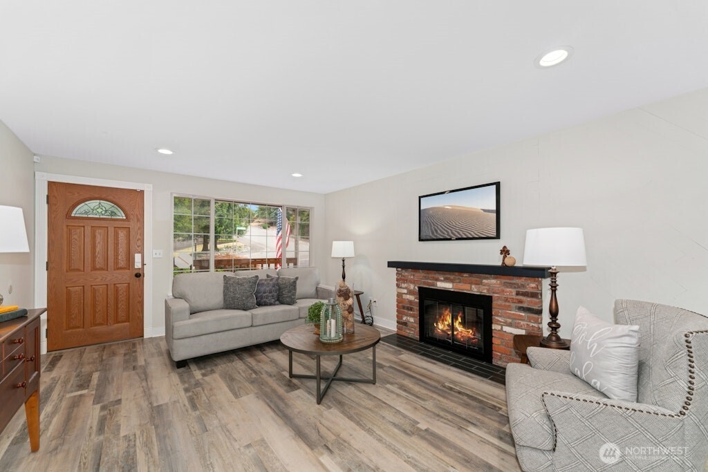 13621 Southeast 173rd Place Renton, WA 98058 - Photo 4 of 26 Gallery Image 4