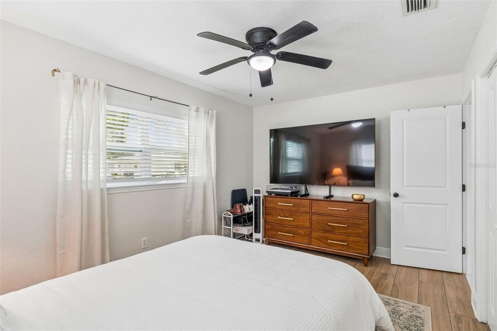 1618 Barry Road Clearwater, FL 33756 - Photo 33 of 71