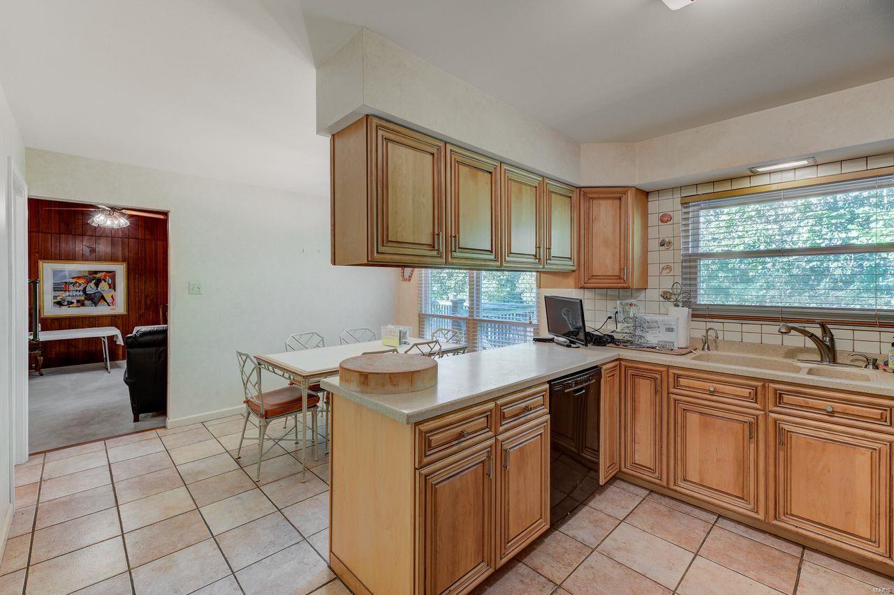 477 Ridgecorde Place St. Louis, MO 63141 - Photo 5 of 23 Gallery Image 5