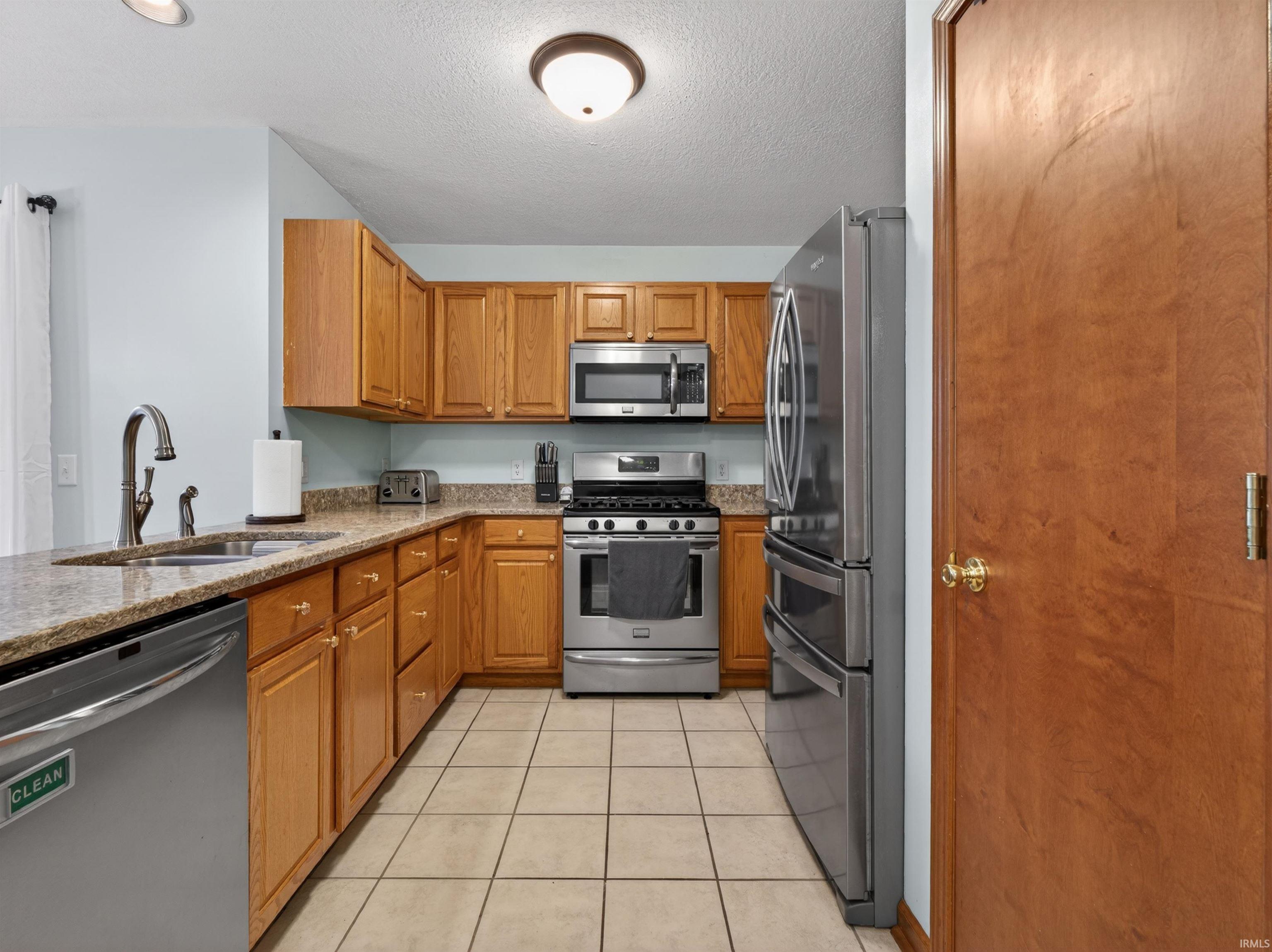 6102 Prestwick Run Fort Wayne, IN 46835 - Photo 4 of 32