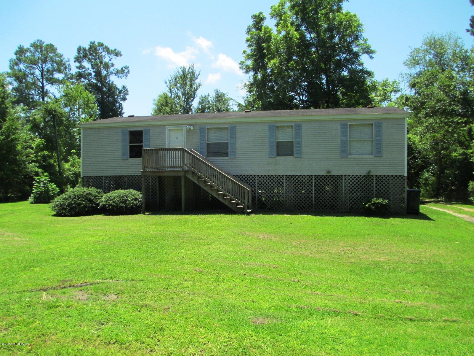 309 Sandy Point Road New Bern, NC 28560 - Photo 2 of 11 Front View