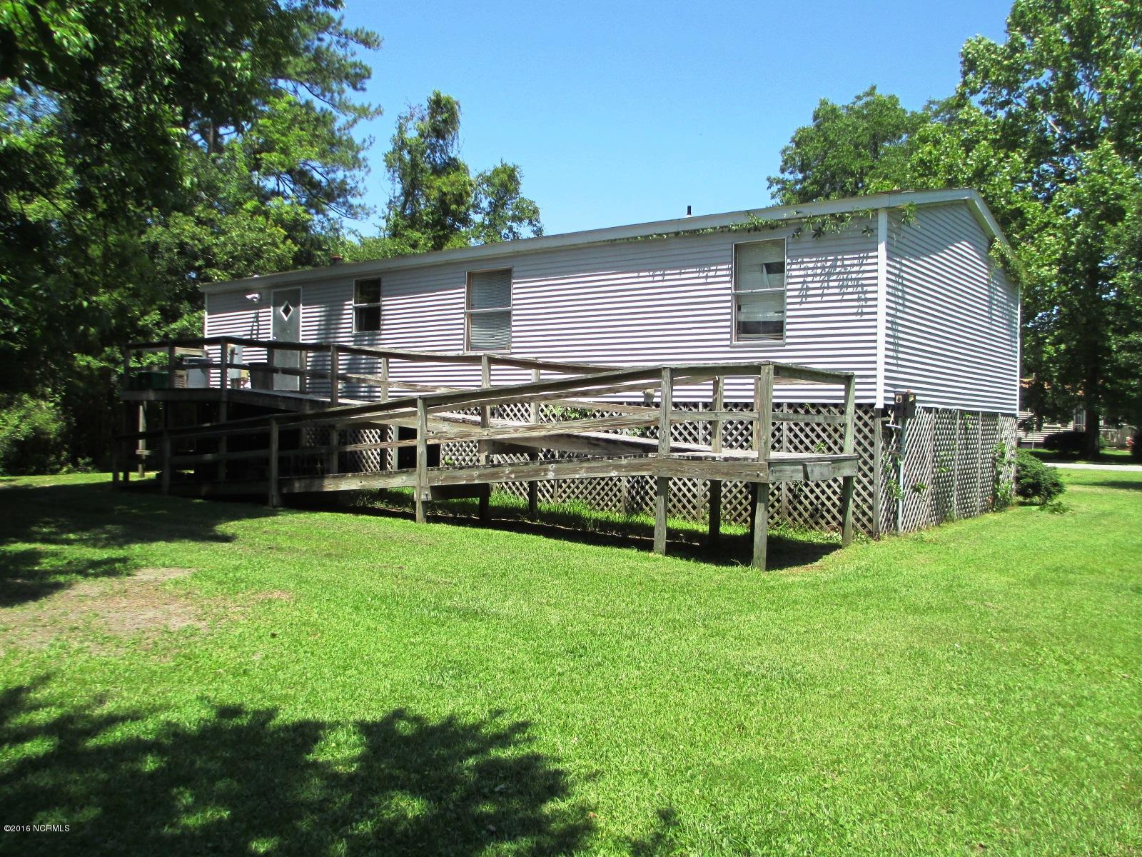 309 Sandy Point Road New Bern, NC 28560 - Photo 10 of 11 Back of home