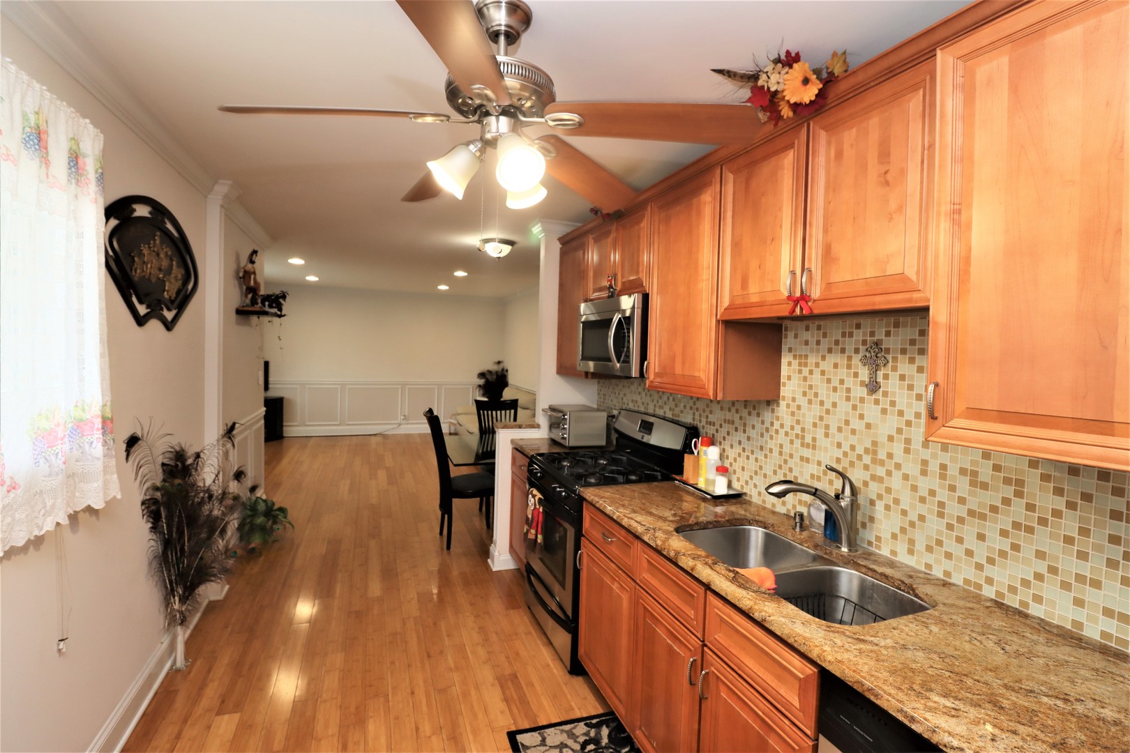 127 Hazard Road Carpentersville, IL 60110 - Photo 8 of 31 Gallery Image 8