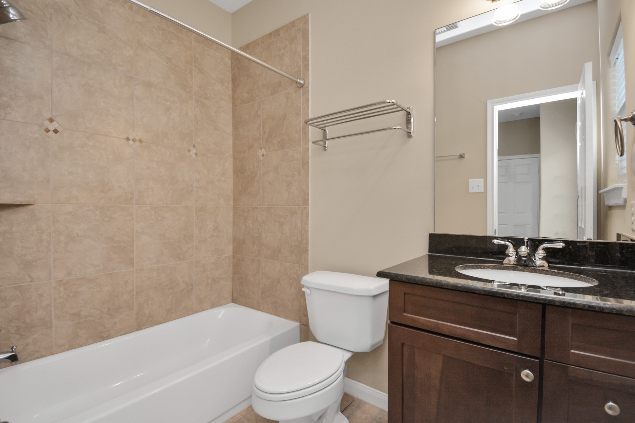 1137 West 24th Street, Unit A Houston, TX 77008 - Photo 32 of 40 a bathroom with a sink a toilet and a bathtub
