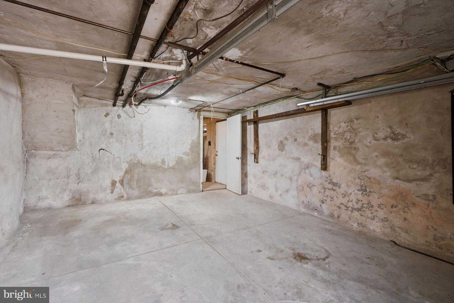 229 Barrington Road Upper Darby, PA 19082 - Photo 21 of 26