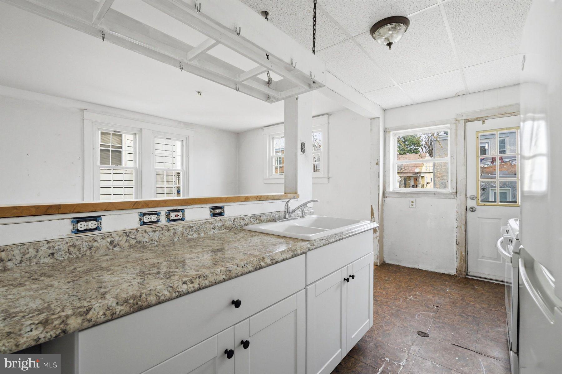 229 Barrington Road Upper Darby, PA 19082 - Photo 10 of 26