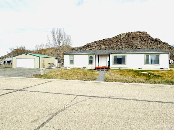 $189,900 | 1304 Young Field Avenue, Jordan Valley, OR 97910