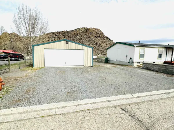 $189,900 | 1304 Young Field Avenue, Jordan Valley, OR 97910