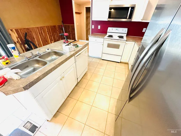 $189,900 | 1304 Young Field Avenue, Jordan Valley, OR 97910