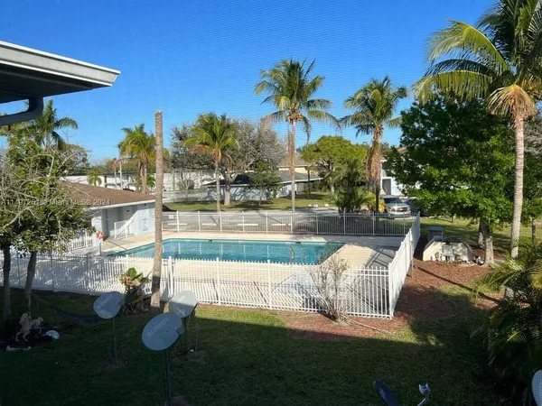 $1,500 | 617 Ixoria Avenue, Unit 2A, Fort Pierce, FL 34982