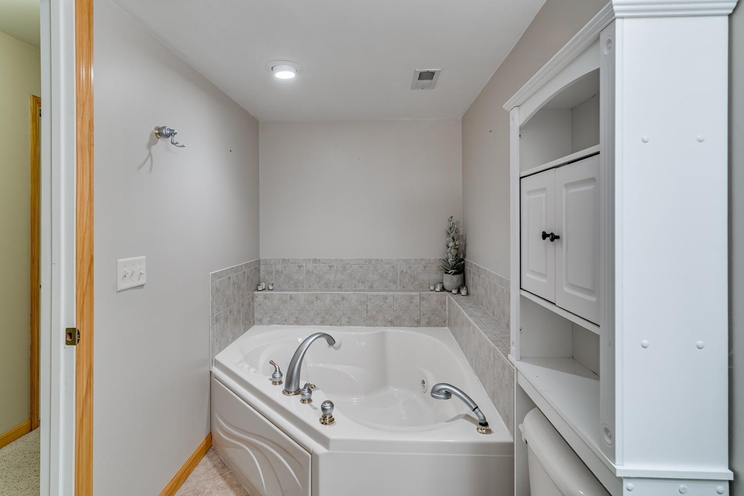 5947 Lawrence Road Cincinnati, OH 45248 - Photo 40 of 49