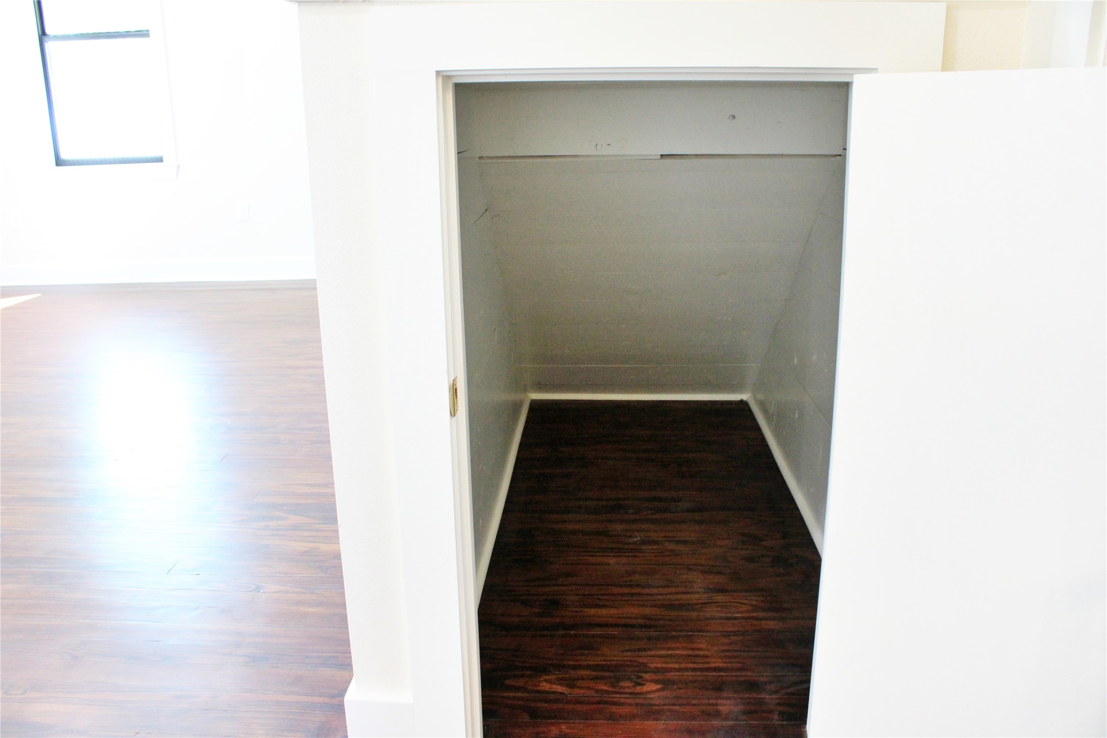 678 Colorado Street Glidden, TX 78943 - Photo 11 of 48 a view of a hallway with wooden floor