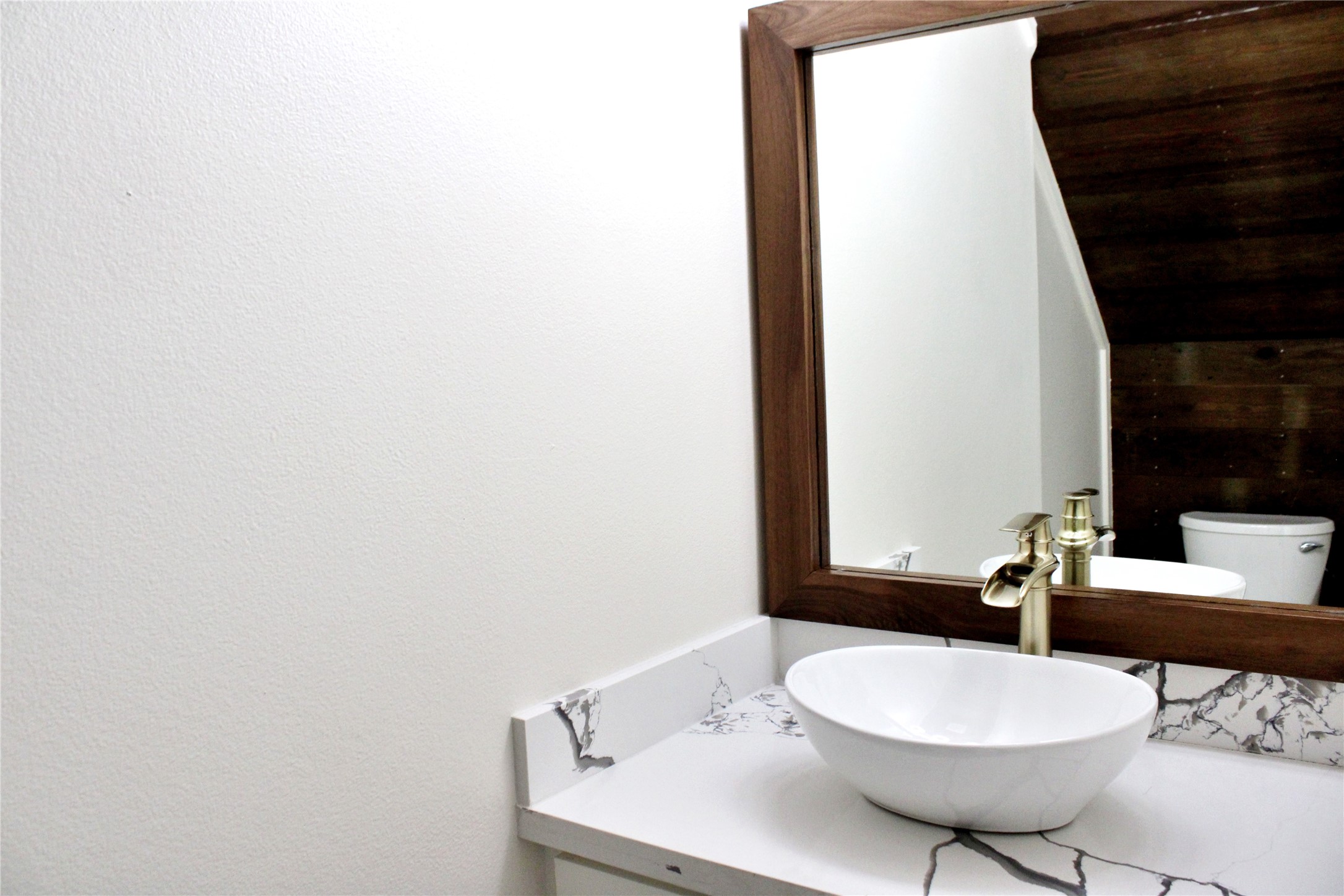 678 Colorado Street Glidden, TX 78943 - Photo 16 of 48 a bathroom with a sink and a mirror