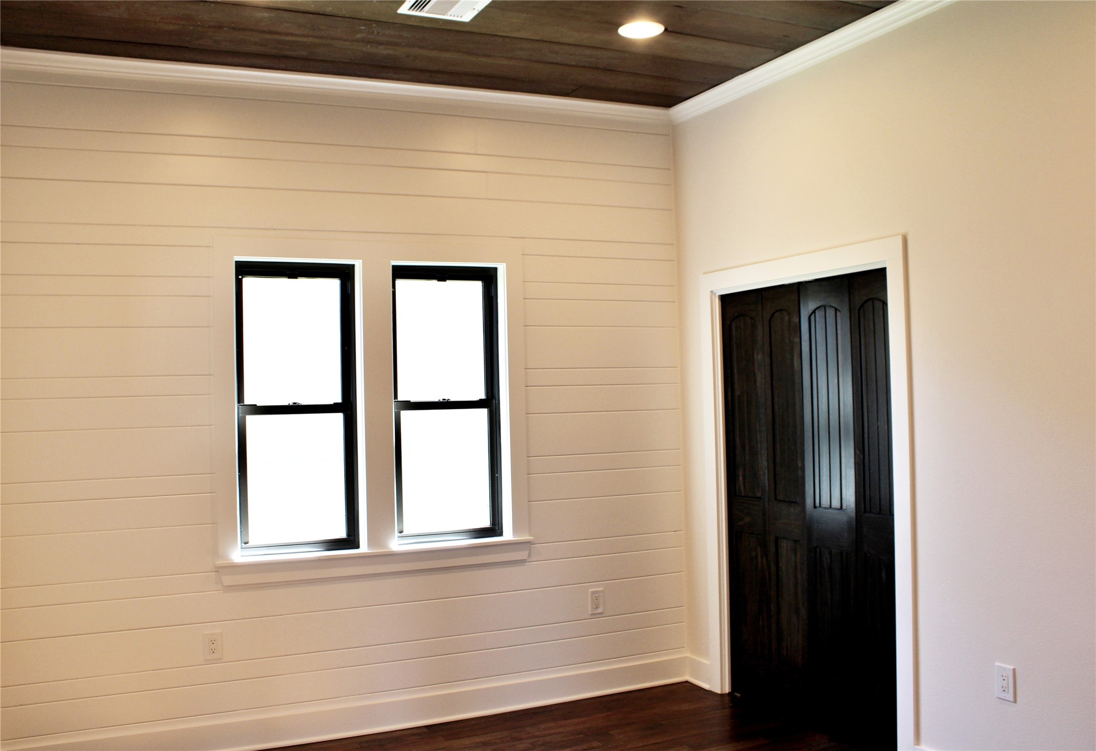 678 Colorado Street Glidden, TX 78943 - Photo 18 of 48 a view of an entryway of the house