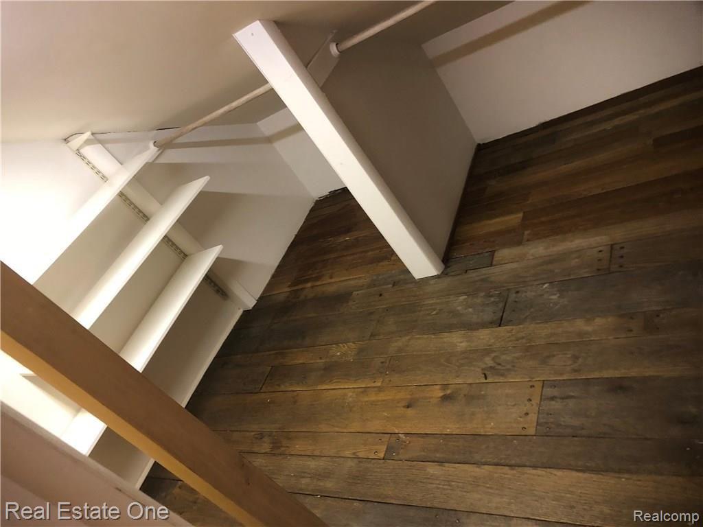 5222 Woodlane Road Clarkston, MI 48348 - Photo 48 of 50 Loft closet