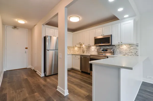 $2,350 | 405 North Wabash Avenue, Unit 1001, Chicago, IL 60611