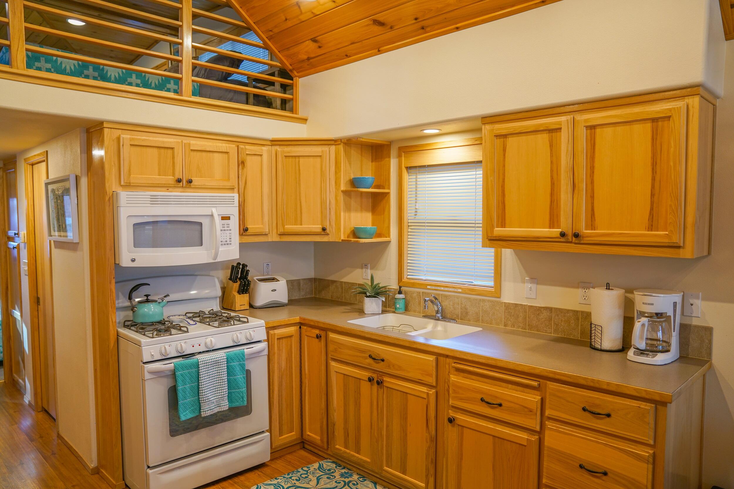 7979 Hyatt Prairie Road, Unit 51 Ashland, OR 97520 - Photo 10 of 34 cabin 51_10
