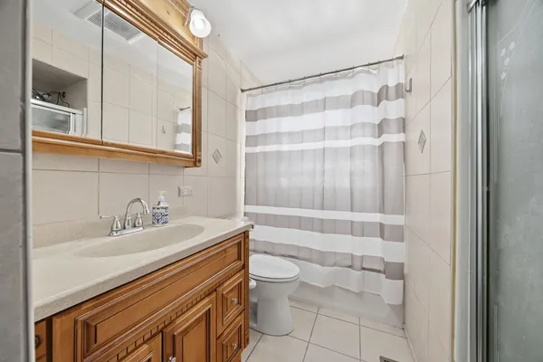 $289,000 | 14426 Springfield Avenue, Midlothian, IL 60445