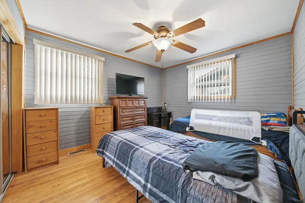 $289,000 | 14426 Springfield Avenue, Midlothian, IL 60445