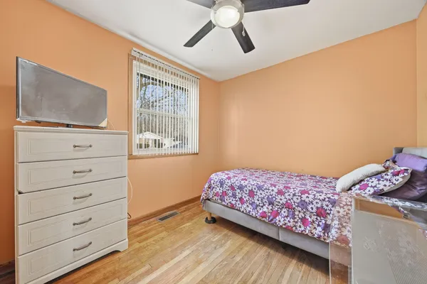 $289,000 | 14426 Springfield Avenue, Midlothian, IL 60445
