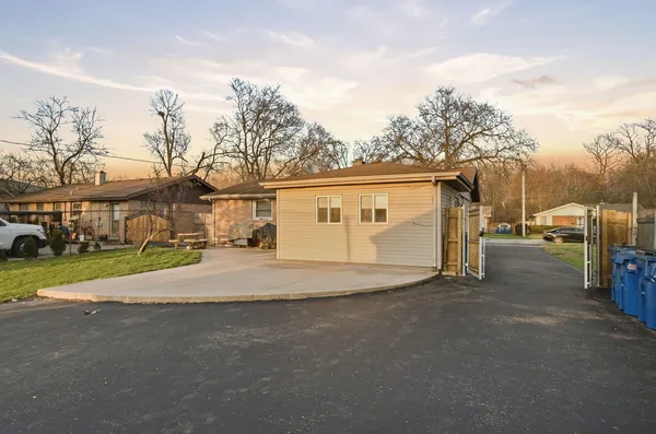 $289,000 | 14426 Springfield Avenue, Midlothian, IL 60445