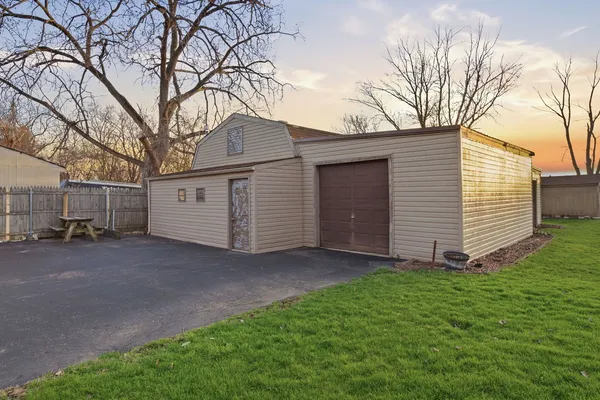 $289,000 | 14426 Springfield Avenue, Midlothian, IL 60445