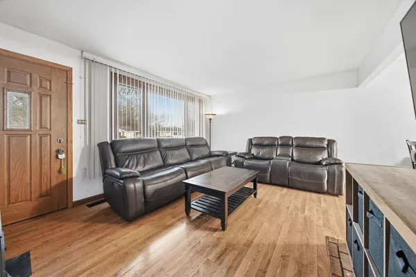 $289,000 | 14426 Springfield Avenue, Midlothian, IL 60445